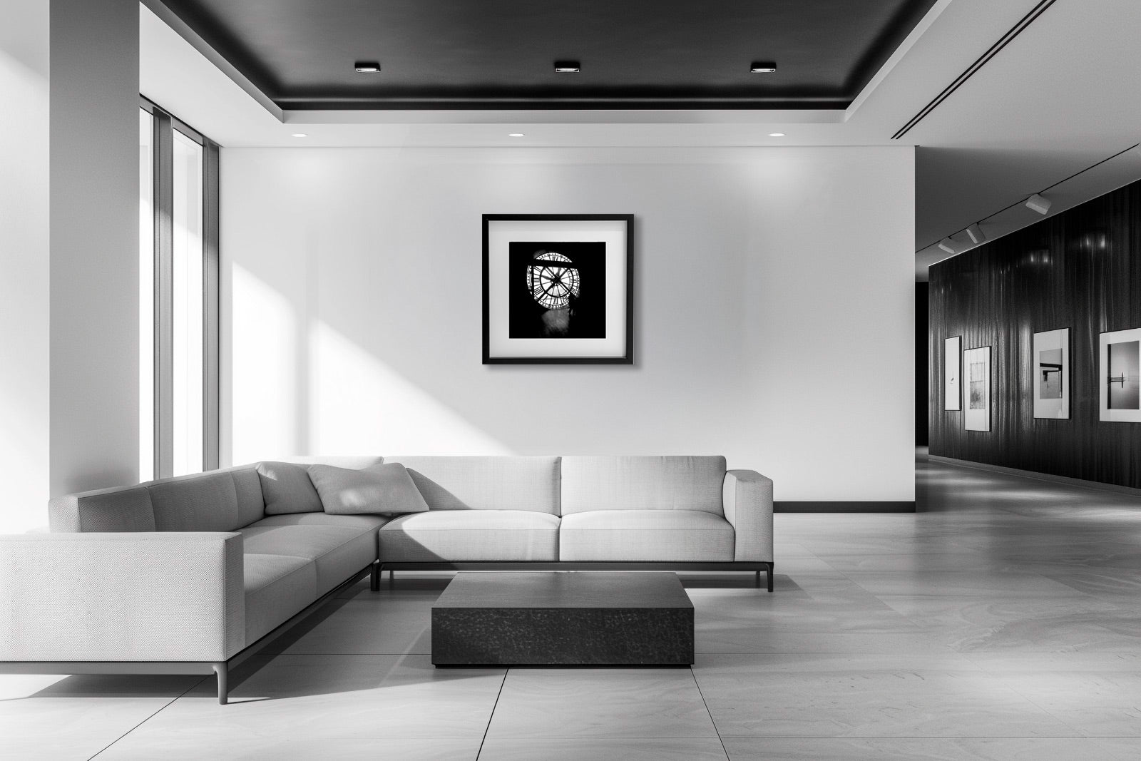 Stampata e incorniciata, l’opera diventa una presenza silenziosa che dialoga con l’ambiente. Il contrasto essenziale rafforza profondità ed equilibrio visivo. Printed and framed, the work becomes a quiet presence that engages with its surroundings. Essential contrast enhances depth and visual balance.