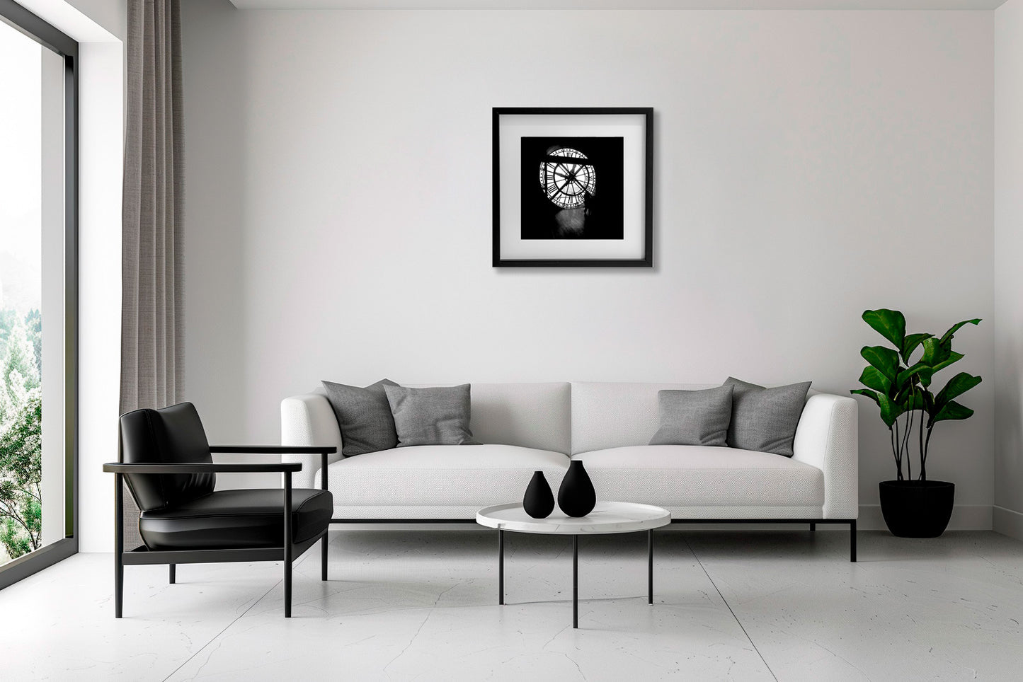 Da un’altra prospettiva emerge la dimensione materica dell’opera. La fotografia prende posizione nello spazio e ne modifica la percezione. From another perspective, the work reveals its physical dimension. The photograph takes its place within a space and subtly reshapes perception.