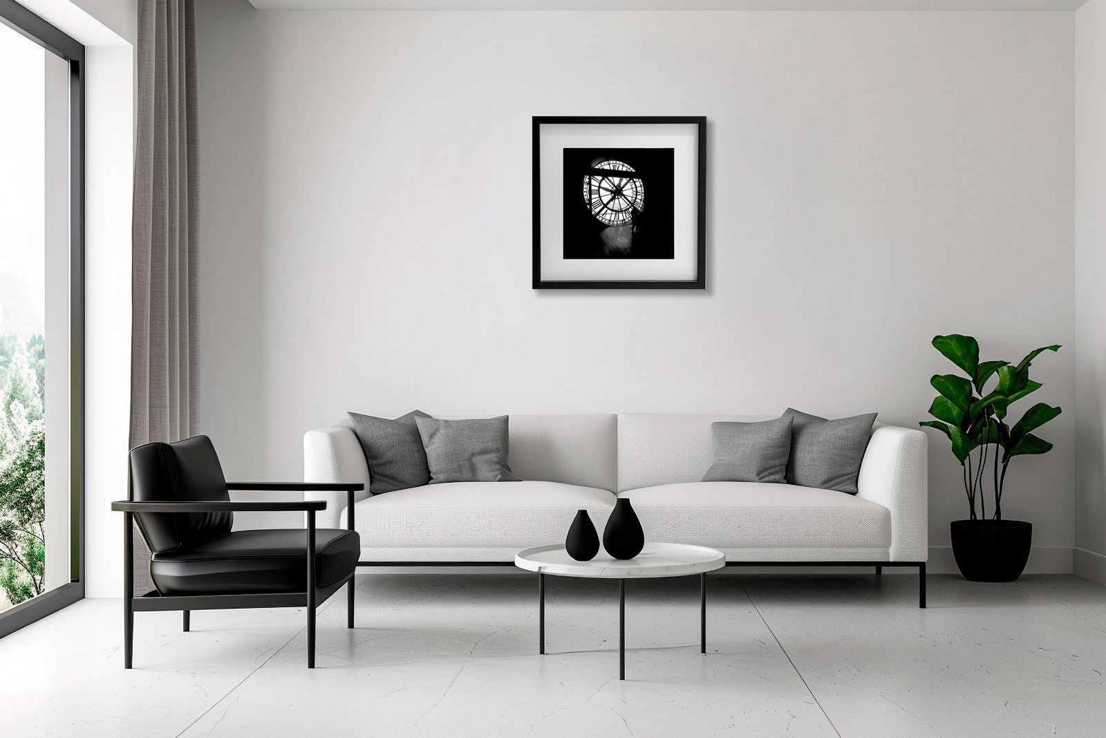 Da un’altra prospettiva emerge la dimensione materica dell’opera. La fotografia prende posizione nello spazio e ne modifica la percezione. From another perspective, the work reveals its physical dimension. The photograph takes its place within a space and subtly reshapes perception.