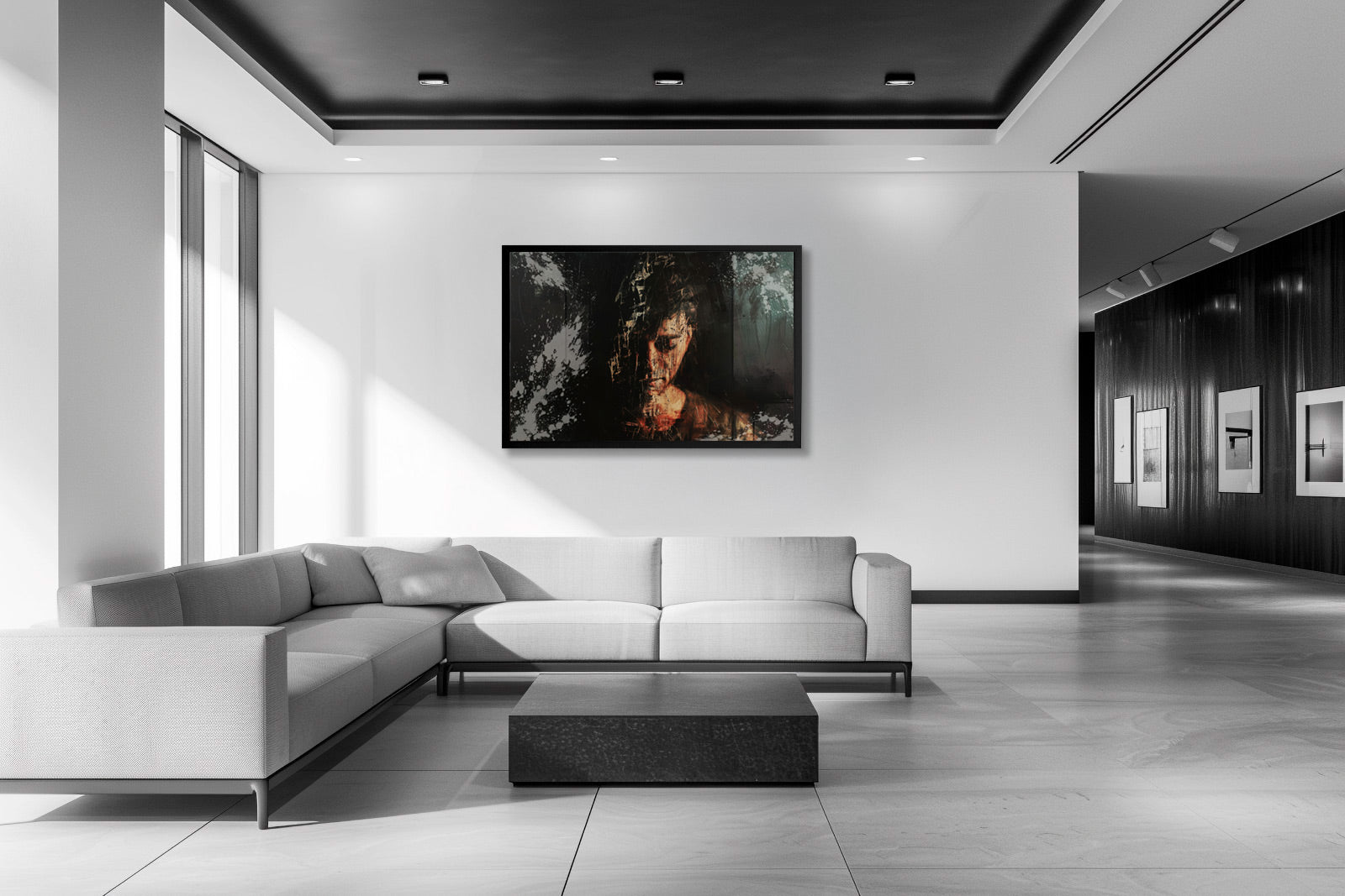 Ritratto contemporaneo incorniciato inserito in un ambiente moderno e luminoso, pensato per integrarsi con architettura e design d’interniFramed contemporary portrait displayed in a bright modern interior, designed to integrate with architecture and interior design