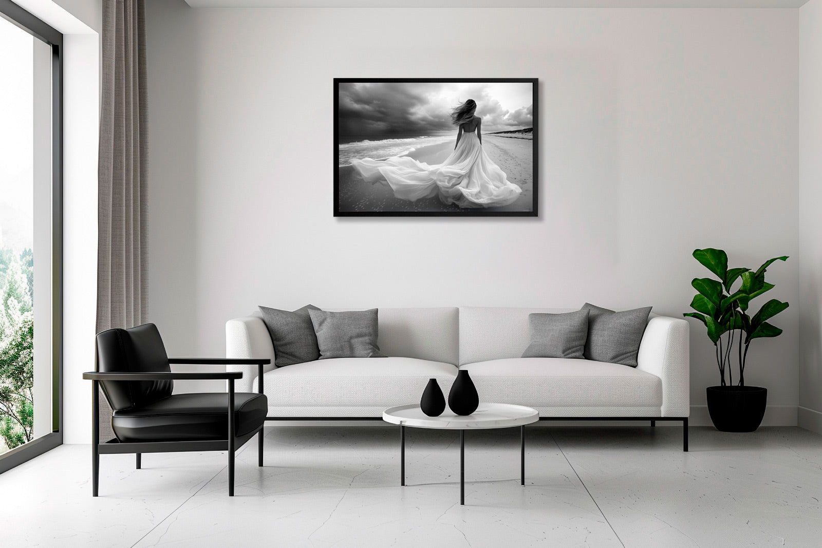 Fotografia fine art in bianco e nero incorniciata di figura femminile sulla riva del mare, esposta in un ambiente gallery minimale con parete bianca e pavimento in legno chiaro, presentata da un'angolazione diversa per mostrare dimensioni e impatto visivo dell'opera.
Black and white fine art photograph shown framed of a female figure on a seashore, displayed in a minimal gallery setting with white wall and light wood flooring, presented from a different angle to show the artwork's dimensions and visual impa